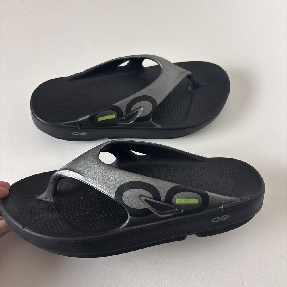 OOFOS Oolala Luxe Sandals Thong Womens Size 10 Mens 8 Black  Slip On Recovery